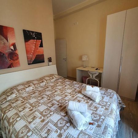 4Rooms Guest House Free Wi-Fi Салерно Екстер'єр фото