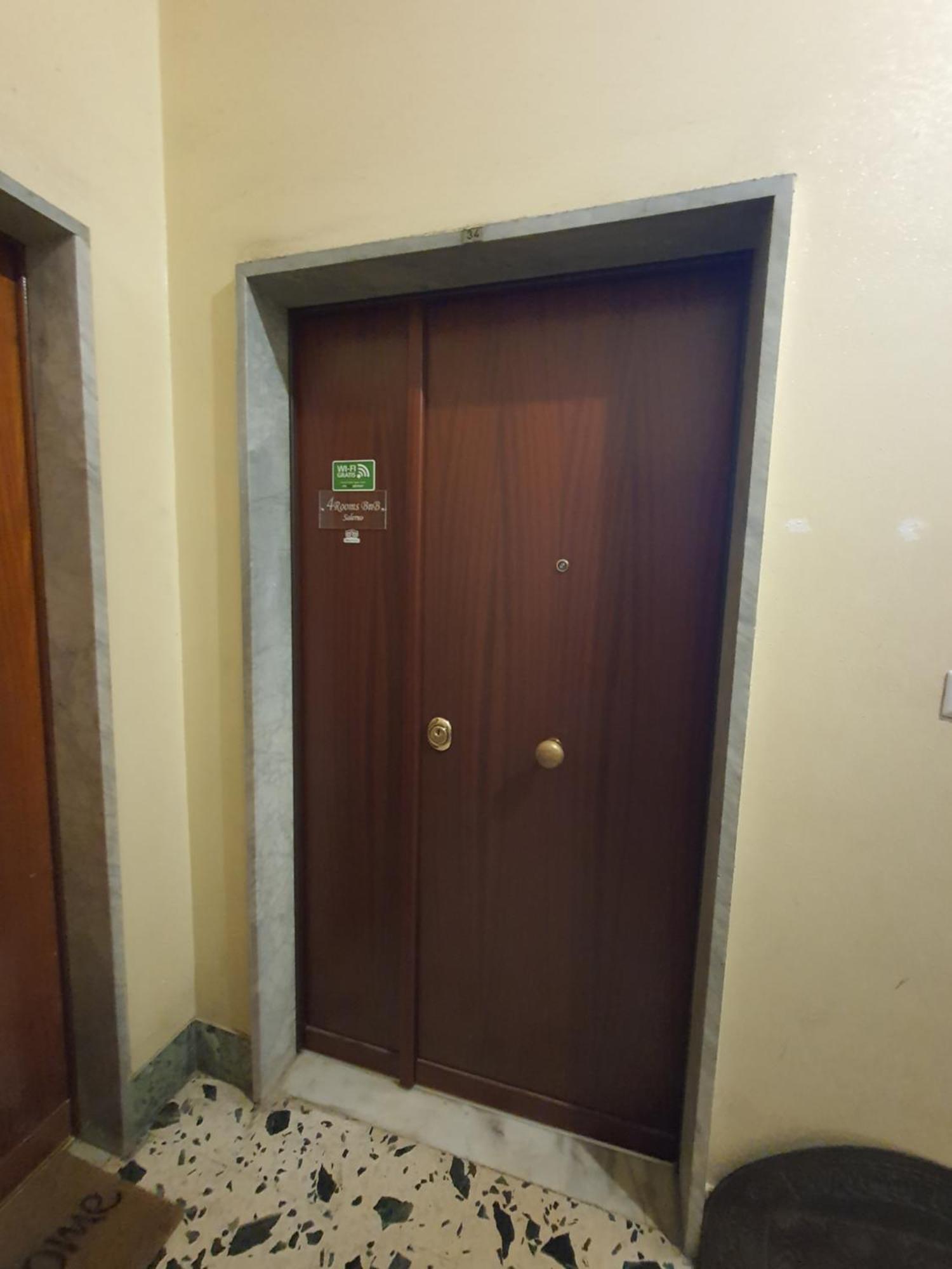 4Rooms Guest House Free Wi-Fi Салерно Екстер'єр фото