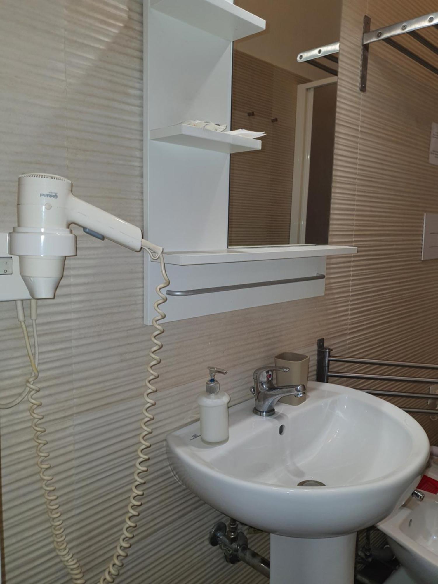 4Rooms Guest House Free Wi-Fi Салерно Екстер'єр фото