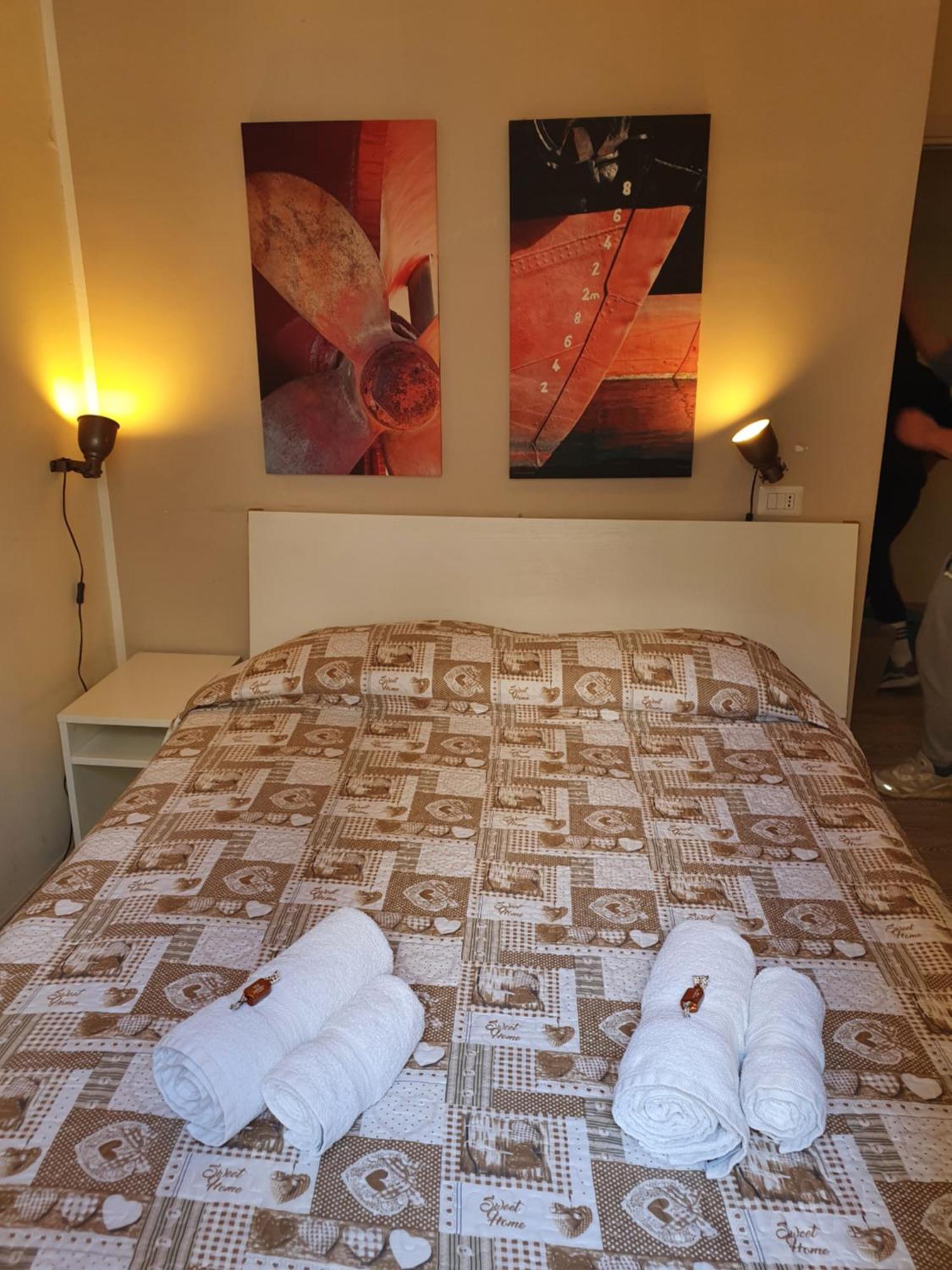 4Rooms Guest House Free Wi-Fi Салерно Екстер'єр фото