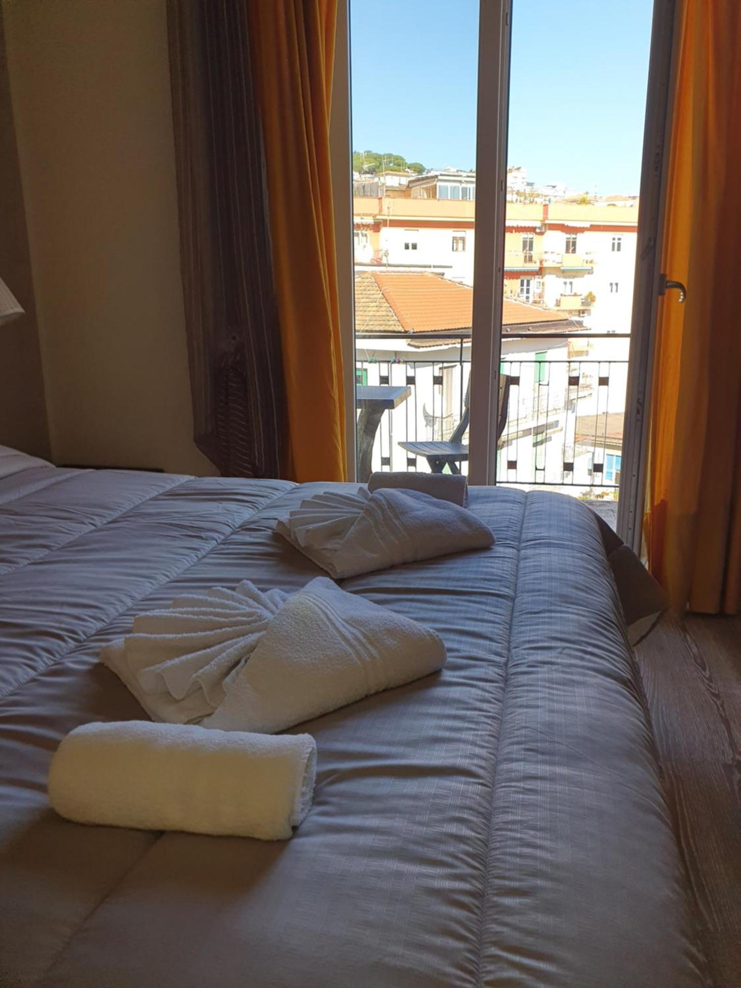 4Rooms Guest House Free Wi-Fi Салерно Екстер'єр фото