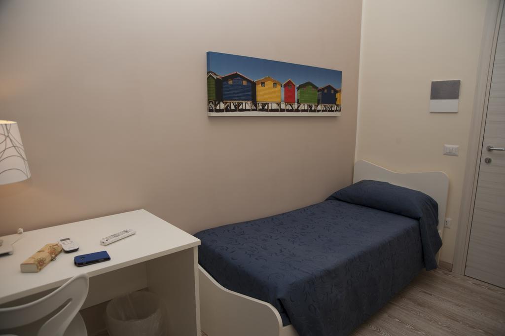 4Rooms Guest House Free Wi-Fi Салерно Номер фото