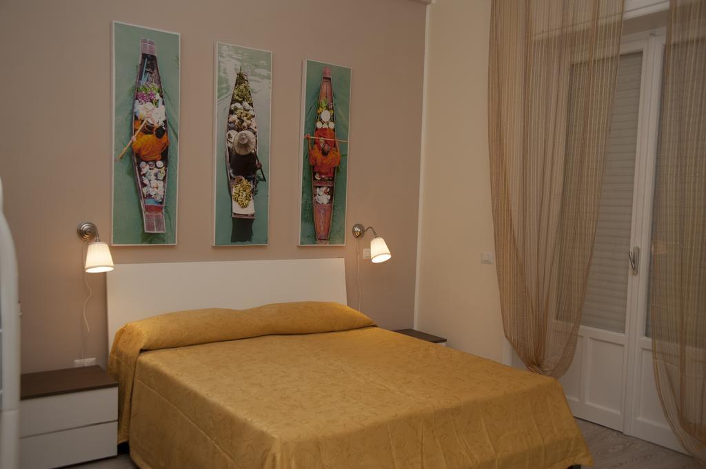 4Rooms Guest House Free Wi-Fi Салерно Номер фото